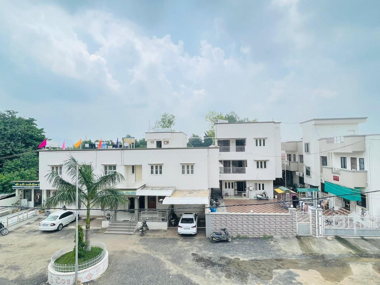Hotel Rajdhani And Guest House Gujarat - Best Family Hotel In Halol Near Pavagadh And Halol Gidc מראה חיצוני תמונה