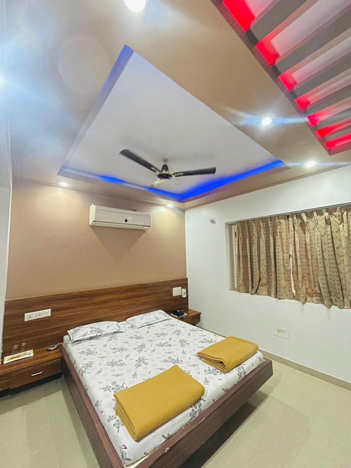Hotel Rajdhani And Guest House Gujarat - Best Family Hotel In Halol Near Pavagadh And Halol Gidc מראה חיצוני תמונה