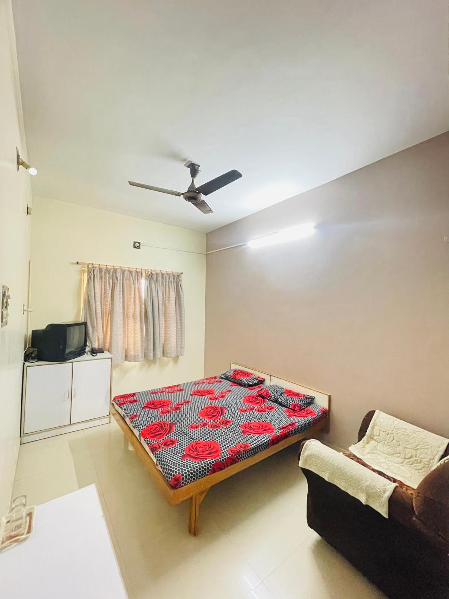 Hotel Rajdhani And Guest House Gujarat - Best Family Hotel In Halol Near Pavagadh And Halol Gidc חדר תמונה