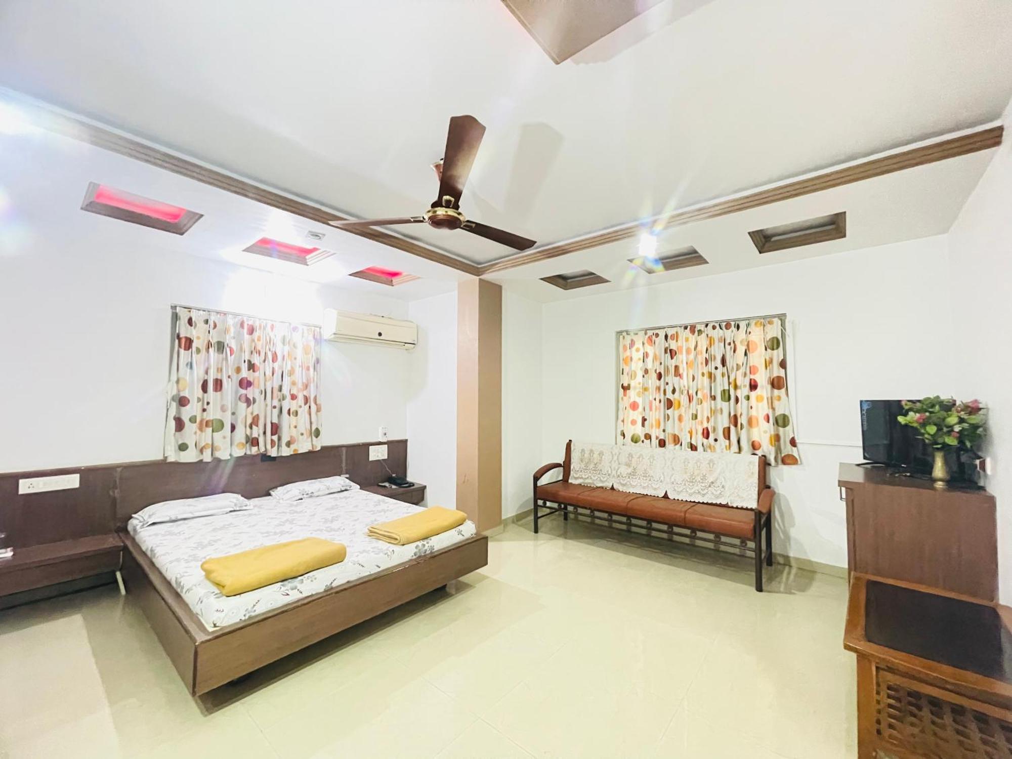 Hotel Rajdhani And Guest House Gujarat - Best Family Hotel In Halol Near Pavagadh And Halol Gidc מראה חיצוני תמונה