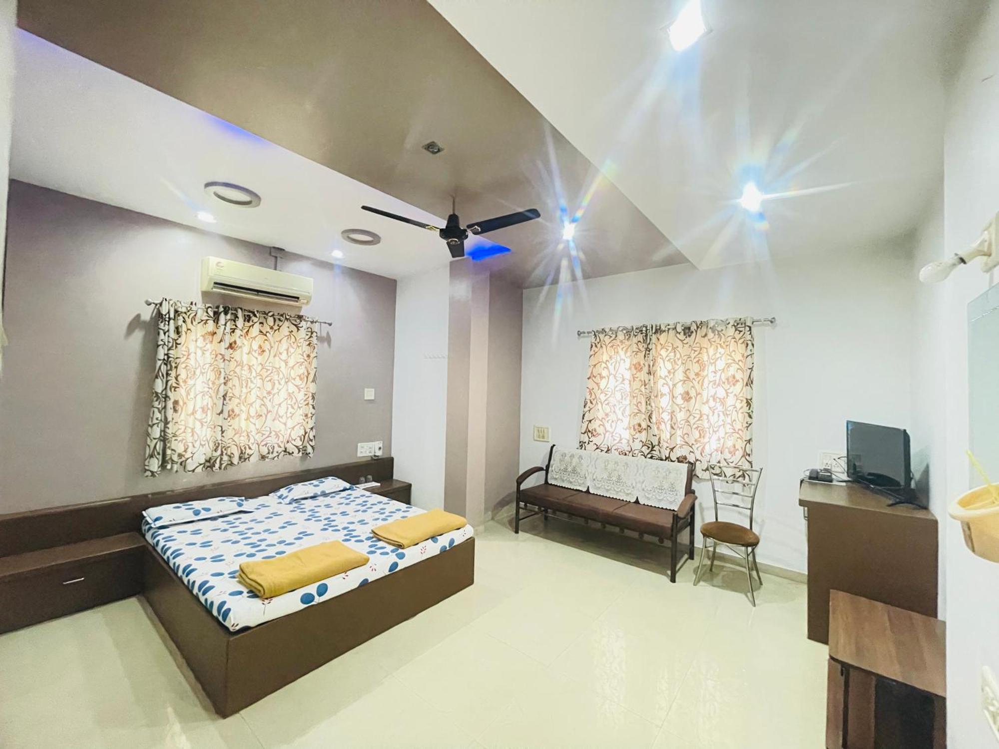 Hotel Rajdhani And Guest House Gujarat - Best Family Hotel In Halol Near Pavagadh And Halol Gidc מראה חיצוני תמונה