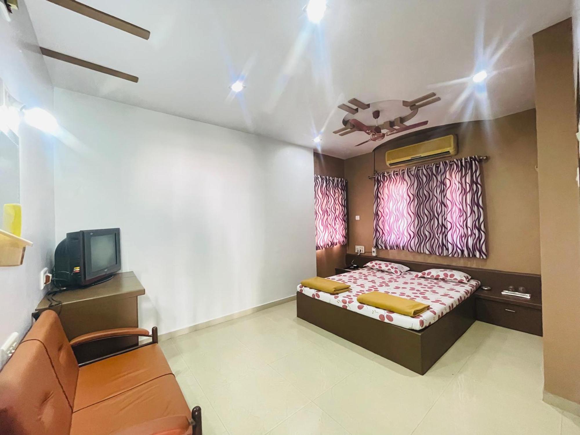 Hotel Rajdhani And Guest House Gujarat - Best Family Hotel In Halol Near Pavagadh And Halol Gidc מראה חיצוני תמונה