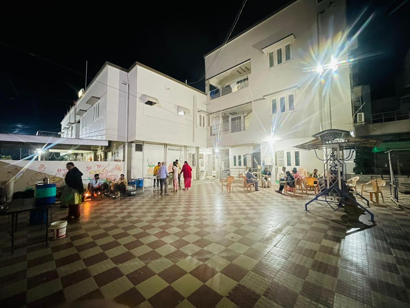 Hotel Rajdhani And Guest House Gujarat - Best Family Hotel In Halol Near Pavagadh And Halol Gidc מראה חיצוני תמונה
