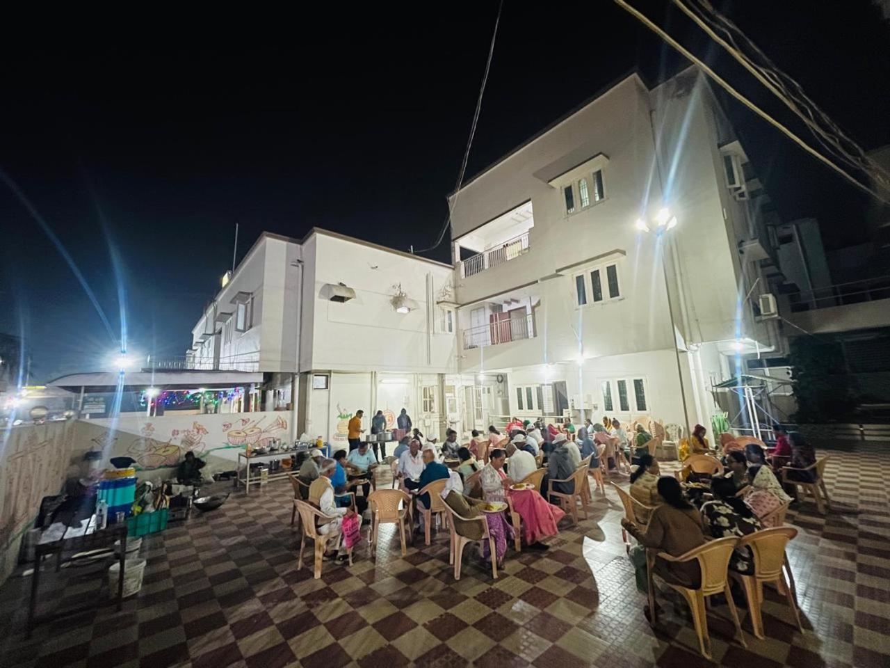Hotel Rajdhani And Guest House Gujarat - Best Family Hotel In Halol Near Pavagadh And Halol Gidc מראה חיצוני תמונה